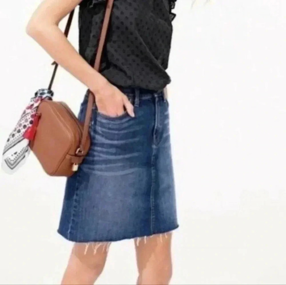 J.Crew Denim Mini Skirt Raw‎ Hem Dark Wash Women's Size 26 - Picture 1 of 6